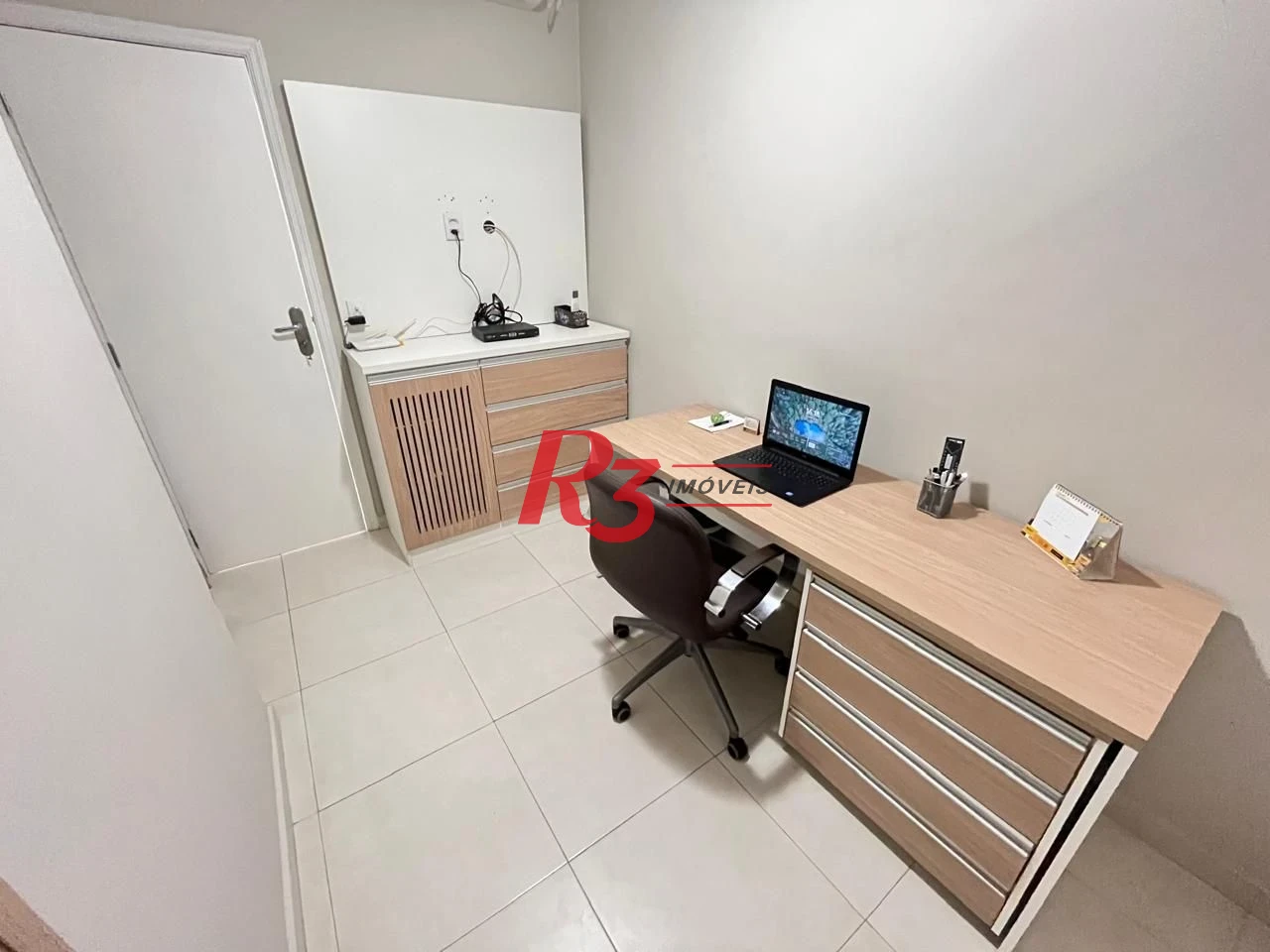 Apartamento mobiliado - 2 suítes - aquecimento a gás - lavabo - varanda - 1 vaga