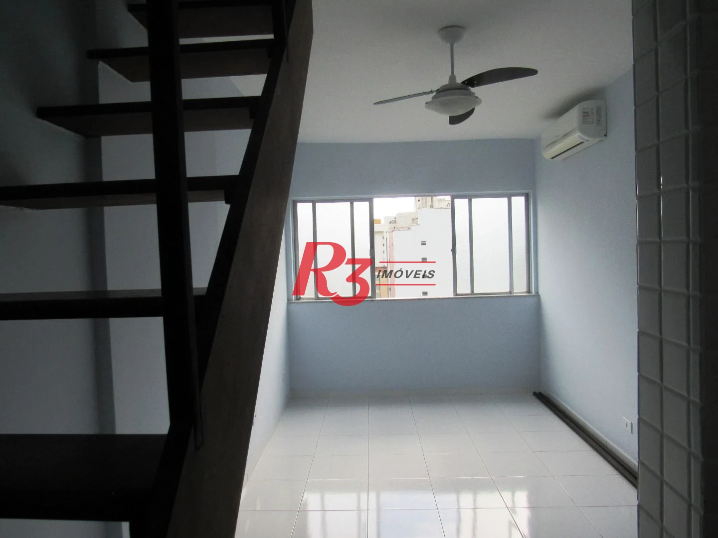 R3 REALESTATE VENDE OU ALUGA!  Cobertura Duplex de Frente com 105m2 venda por R$ 640.000 ou aluguel por R$ 4.000/mês - José Menino - Santos/SP