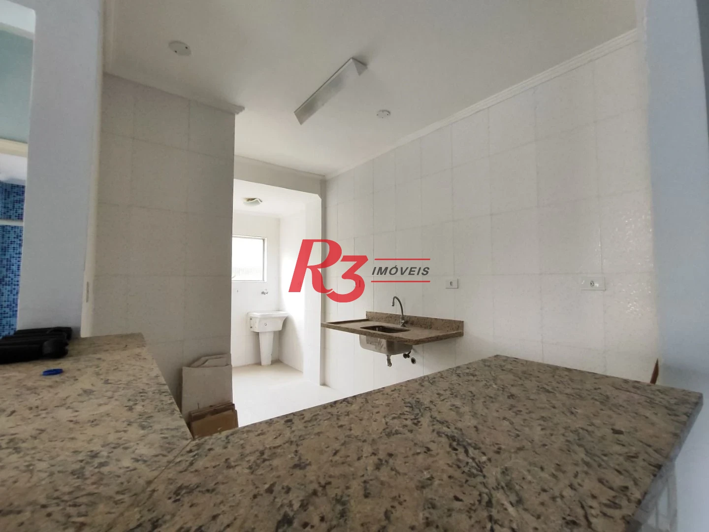 R3 REALESTATE VENDE OU ALUGA!  Cobertura Duplex de Frente com 105m2 venda por R$ 640.000 ou aluguel por R$ 4.000/mês - José Menino - Santos/SP