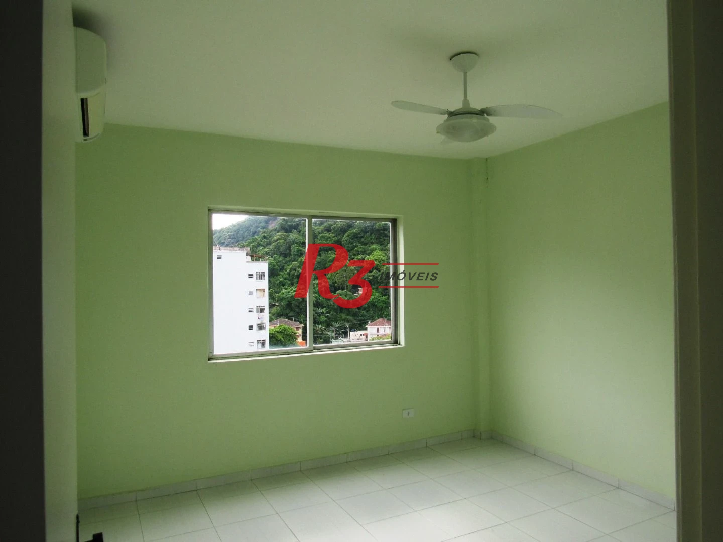 R3 REALESTATE VENDE OU ALUGA!  Cobertura Duplex de Frente com 105m2 venda por R$ 640.000 ou aluguel por R$ 4.000/mês - José Menino - Santos/SP
