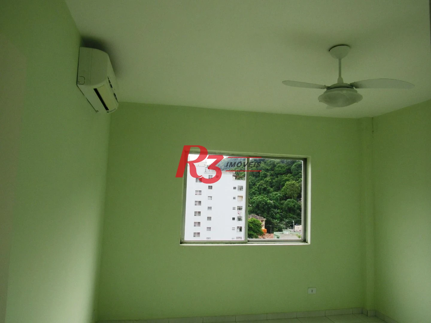 R3 REALESTATE VENDE OU ALUGA!  Cobertura Duplex de Frente com 105m2 venda por R$ 640.000 ou aluguel por R$ 4.000/mês - José Menino - Santos/SP