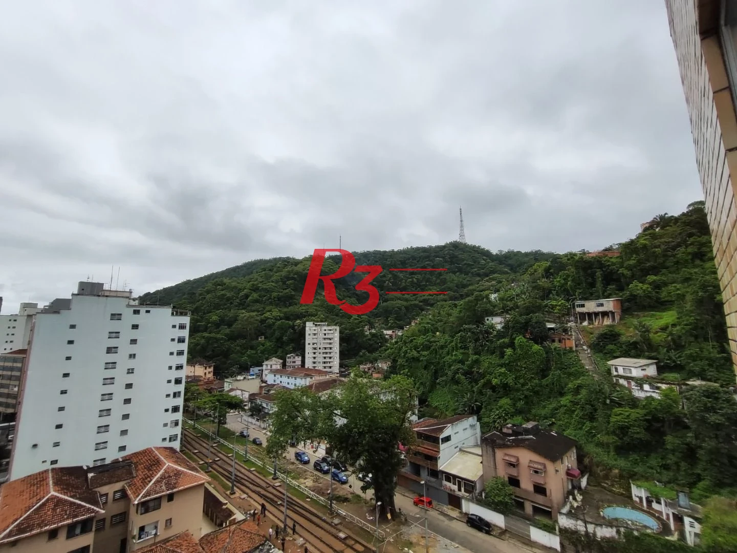 R3 REALESTATE VENDE OU ALUGA!  Cobertura Duplex de Frente com 105m2 venda por R$ 640.000 ou aluguel por R$ 4.000/mês - José Menino - Santos/SP