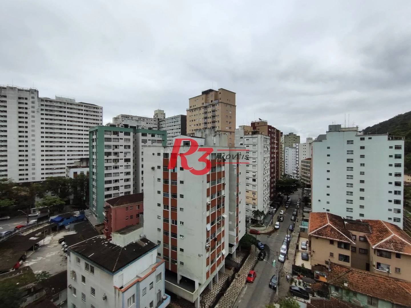 R3 REALESTATE VENDE OU ALUGA!  Cobertura Duplex de Frente com 105m2 venda por R$ 640.000 ou aluguel por R$ 4.000/mês - José Menino - Santos/SP