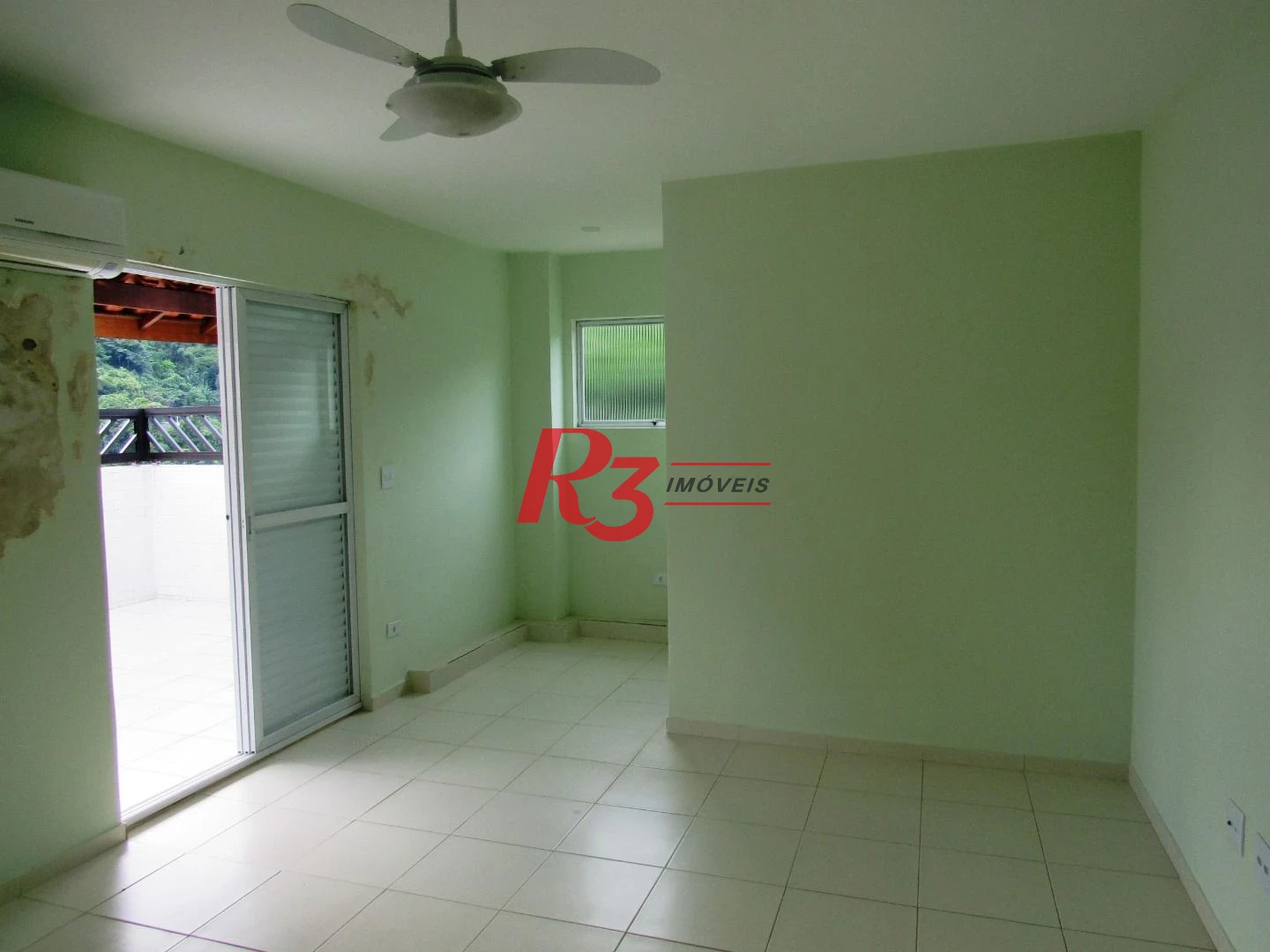 R3 REALESTATE VENDE OU ALUGA!  Cobertura Duplex de Frente com 105m2 venda por R$ 640.000 ou aluguel por R$ 4.000/mês - José Menino - Santos/SP