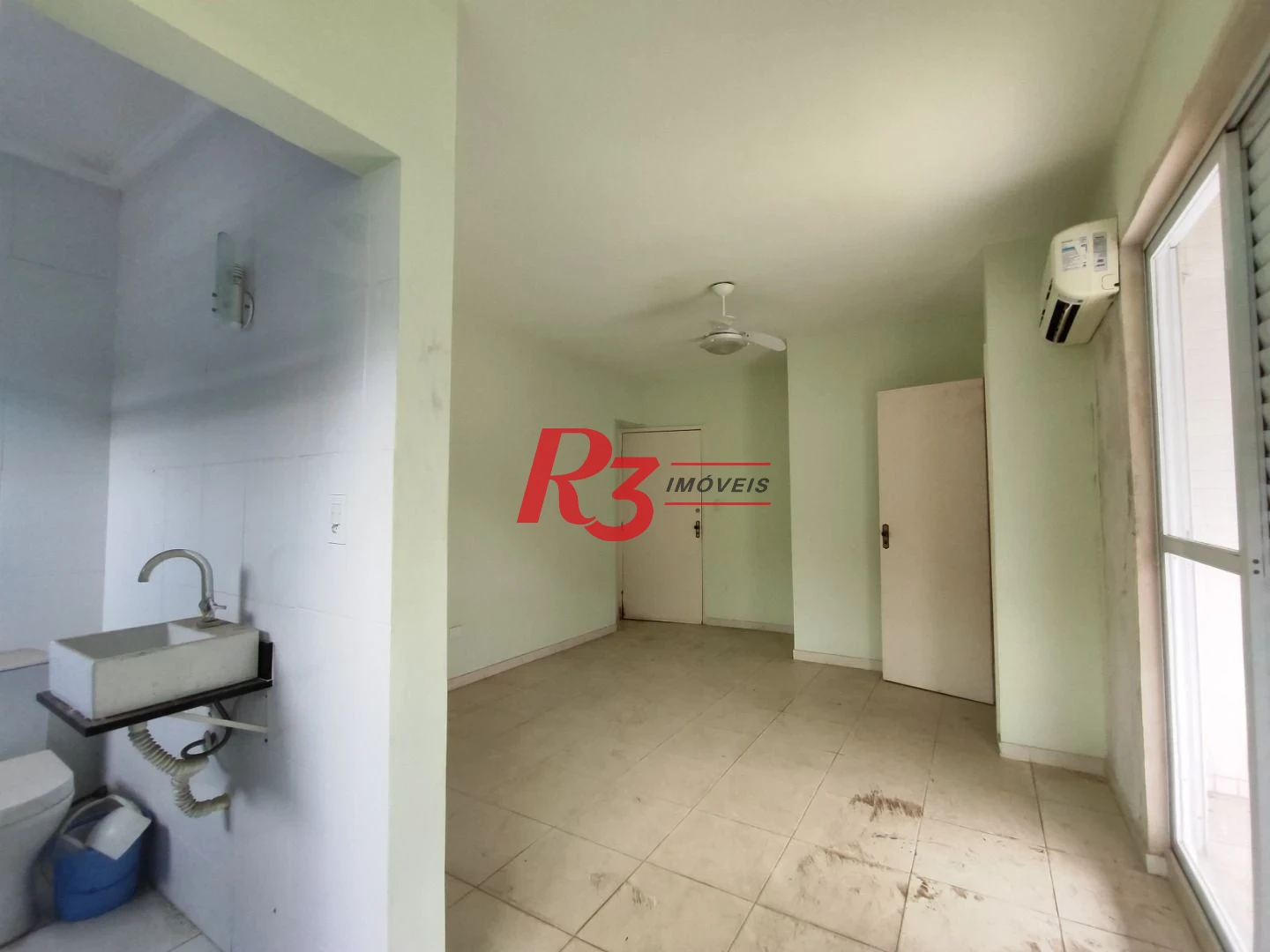 R3 REALESTATE VENDE OU ALUGA!  Cobertura Duplex de Frente com 105m2 venda por R$ 640.000 ou aluguel por R$ 4.000/mês - José Menino - Santos/SP
