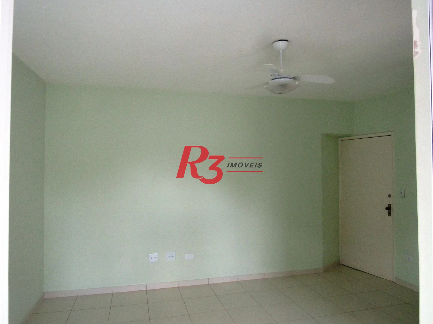 R3 REALESTATE VENDE OU ALUGA!  Cobertura Duplex de Frente com 105m2 venda por R$ 640.000 ou aluguel por R$ 4.000/mês - José Menino - Santos/SP