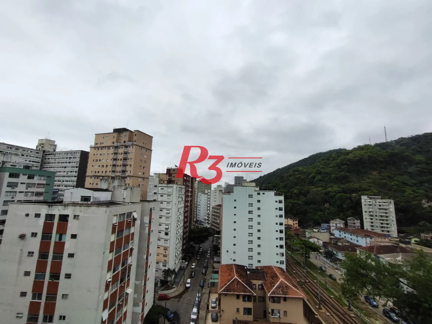 R3 REALESTATE VENDE OU ALUGA!  Cobertura Duplex de Frente com 105m2 venda por R$ 640.000 ou aluguel por R$ 4.000/mês - José Menino - Santos/SP