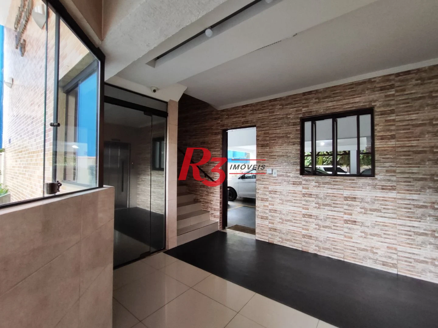 R3 REALESTATE VENDE OU ALUGA!  Cobertura Duplex de Frente com 105m2 venda por R$ 640.000 ou aluguel por R$ 4.000/mês - José Menino - Santos/SP
