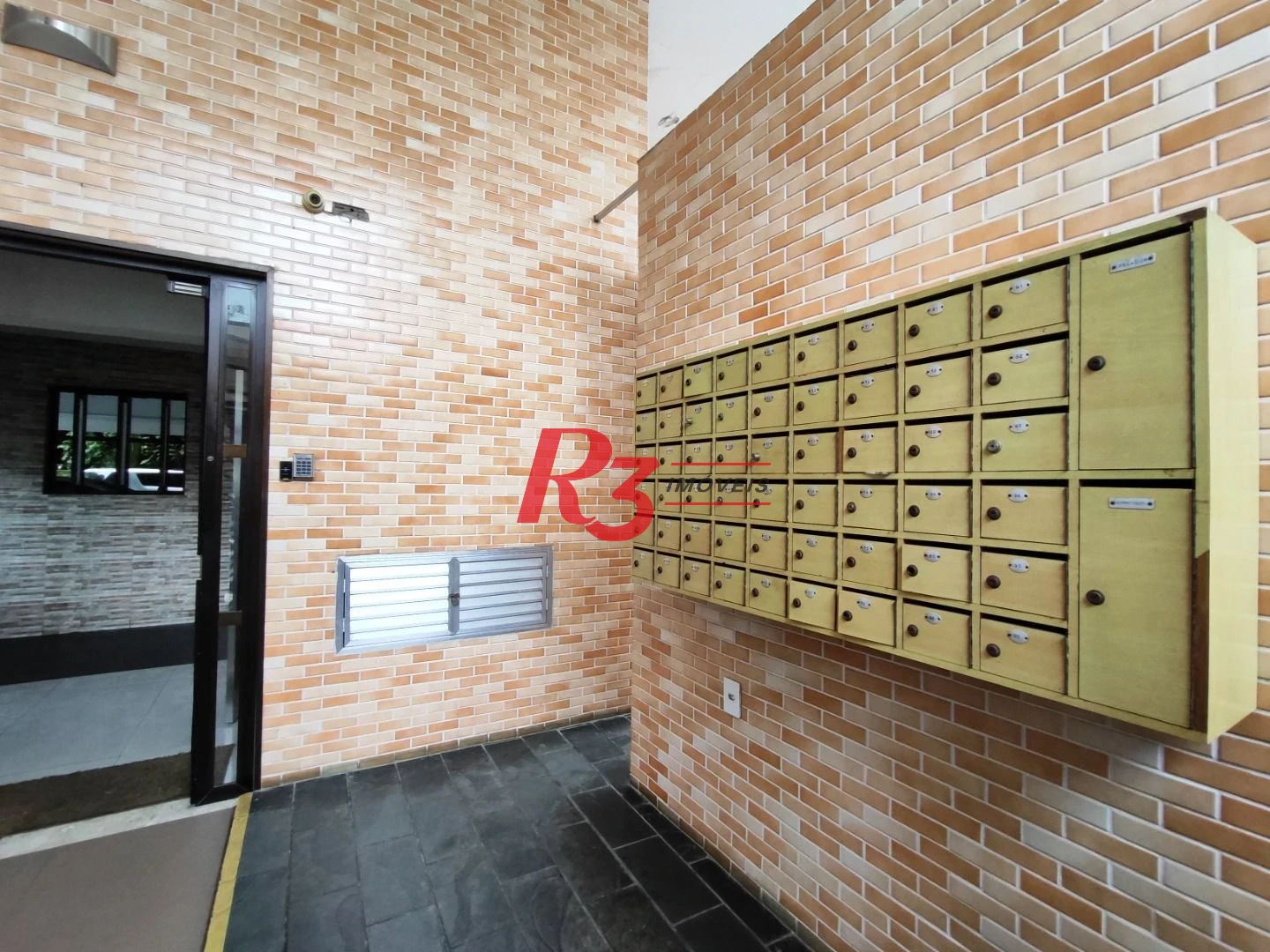 R3 REALESTATE VENDE OU ALUGA!  Cobertura Duplex de Frente com 105m2 venda por R$ 640.000 ou aluguel por R$ 4.000/mês - José Menino - Santos/SP