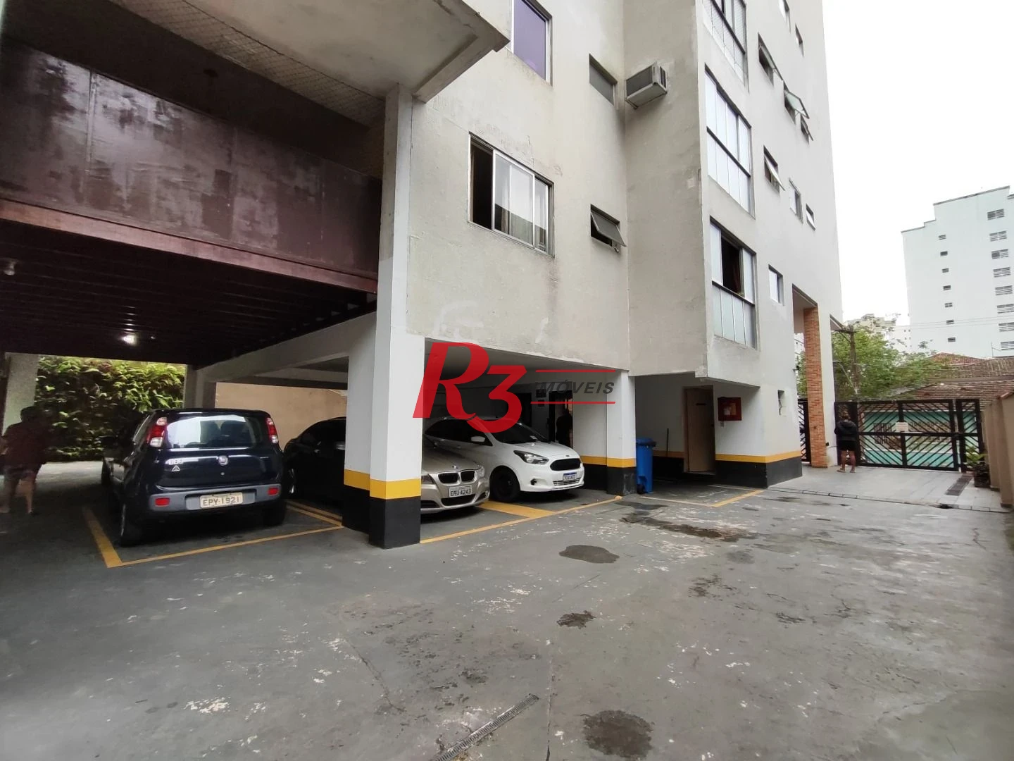 R3 REALESTATE VENDE OU ALUGA!  Cobertura Duplex de Frente com 105m2 venda por R$ 640.000 ou aluguel por R$ 4.000/mês - José Menino - Santos/SP