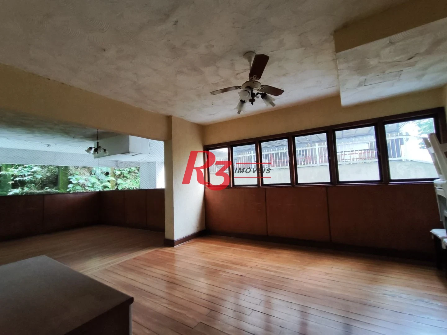 R3 REALESTATE VENDE OU ALUGA!  Cobertura Duplex de Frente com 105m2 venda por R$ 640.000 ou aluguel por R$ 4.000/mês - José Menino - Santos/SP