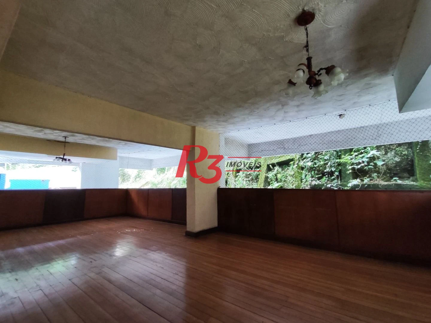 R3 REALESTATE VENDE OU ALUGA!  Cobertura Duplex de Frente com 105m2 venda por R$ 640.000 ou aluguel por R$ 4.000/mês - José Menino - Santos/SP