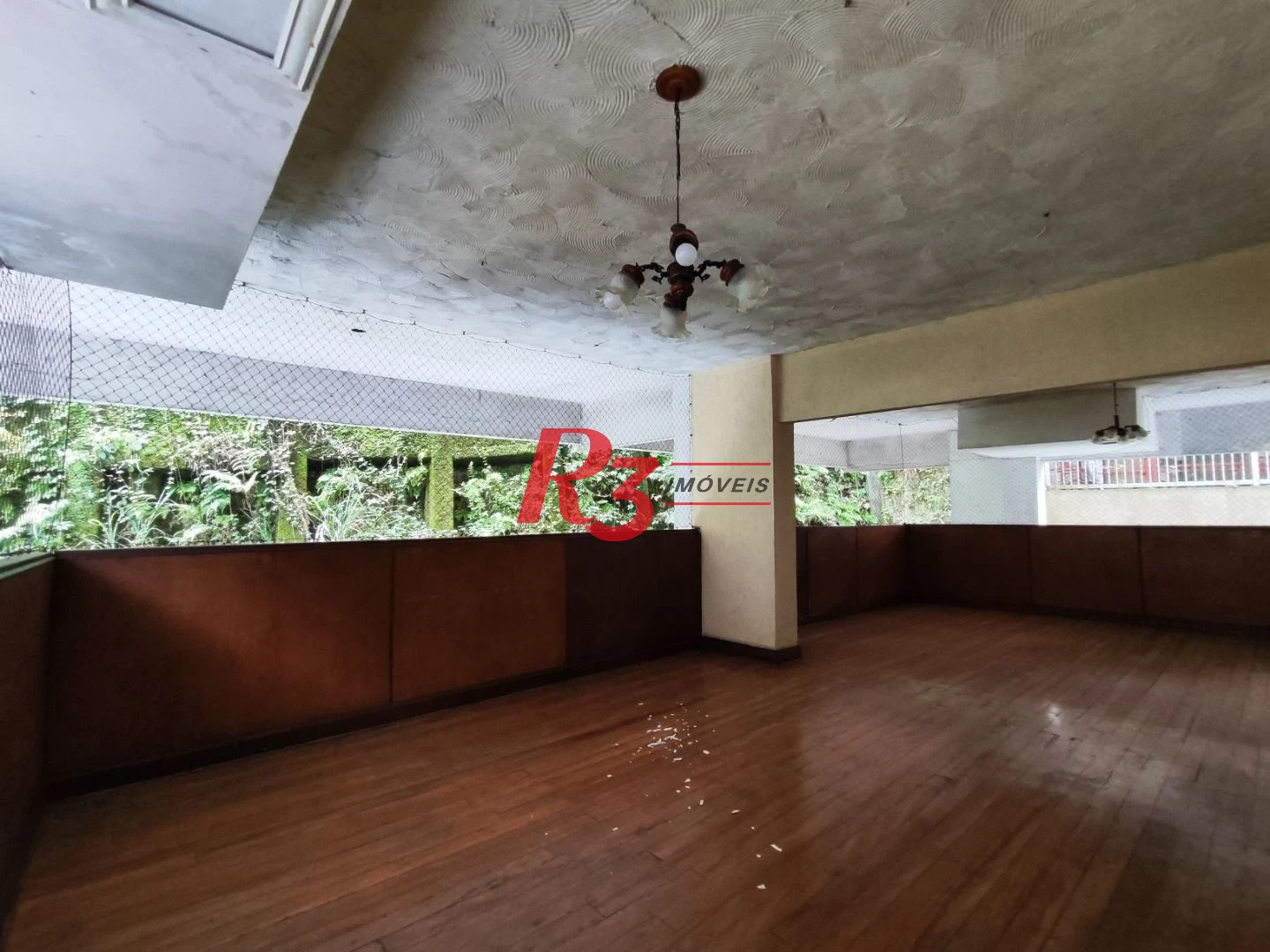 R3 REALESTATE VENDE OU ALUGA!  Cobertura Duplex de Frente com 105m2 venda por R$ 640.000 ou aluguel por R$ 4.000/mês - José Menino - Santos/SP