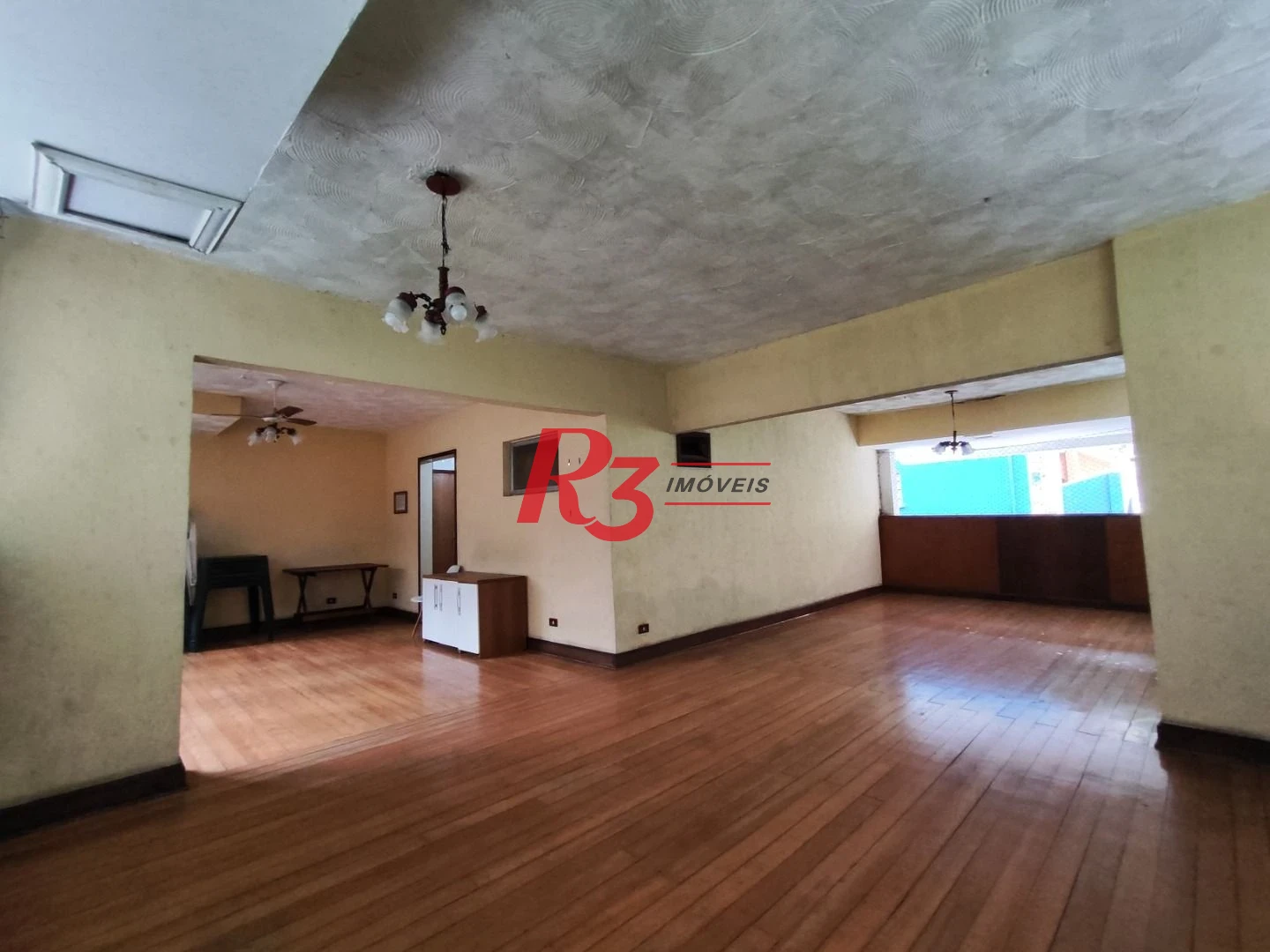 R3 REALESTATE VENDE OU ALUGA!  Cobertura Duplex de Frente com 105m2 venda por R$ 640.000 ou aluguel por R$ 4.000/mês - José Menino - Santos/SP