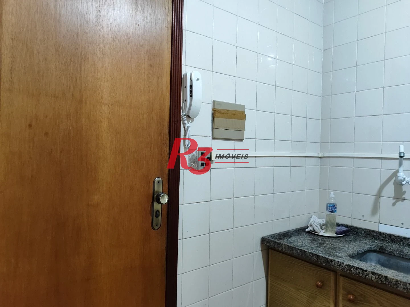 R3 REALESTATE VENDE OU ALUGA!  Cobertura Duplex de Frente com 105m2 venda por R$ 640.000 ou aluguel por R$ 4.000/mês - José Menino - Santos/SP