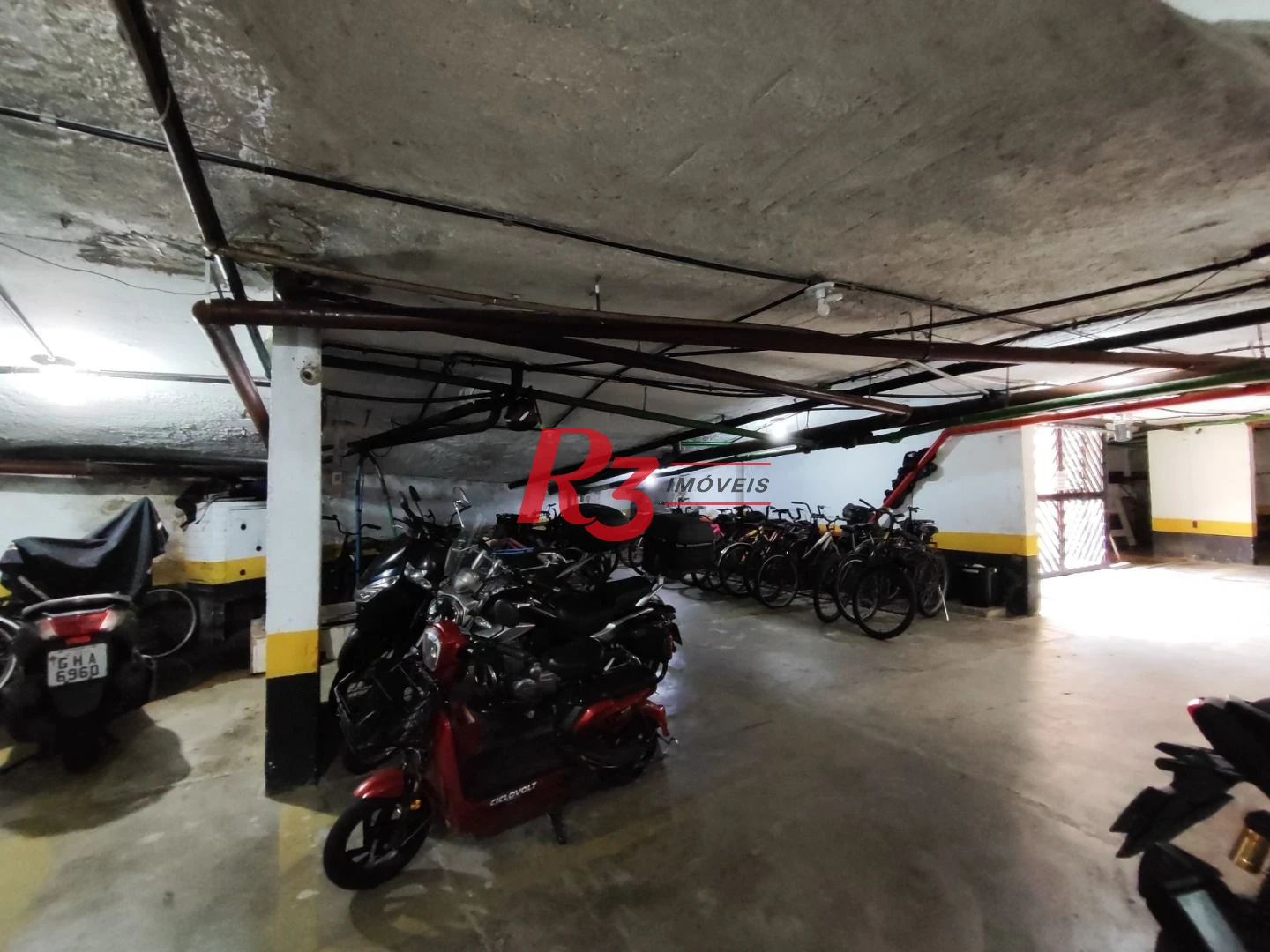 R3 REALESTATE VENDE OU ALUGA!  Cobertura Duplex de Frente com 105m2 venda por R$ 640.000 ou aluguel por R$ 4.000/mês - José Menino - Santos/SP