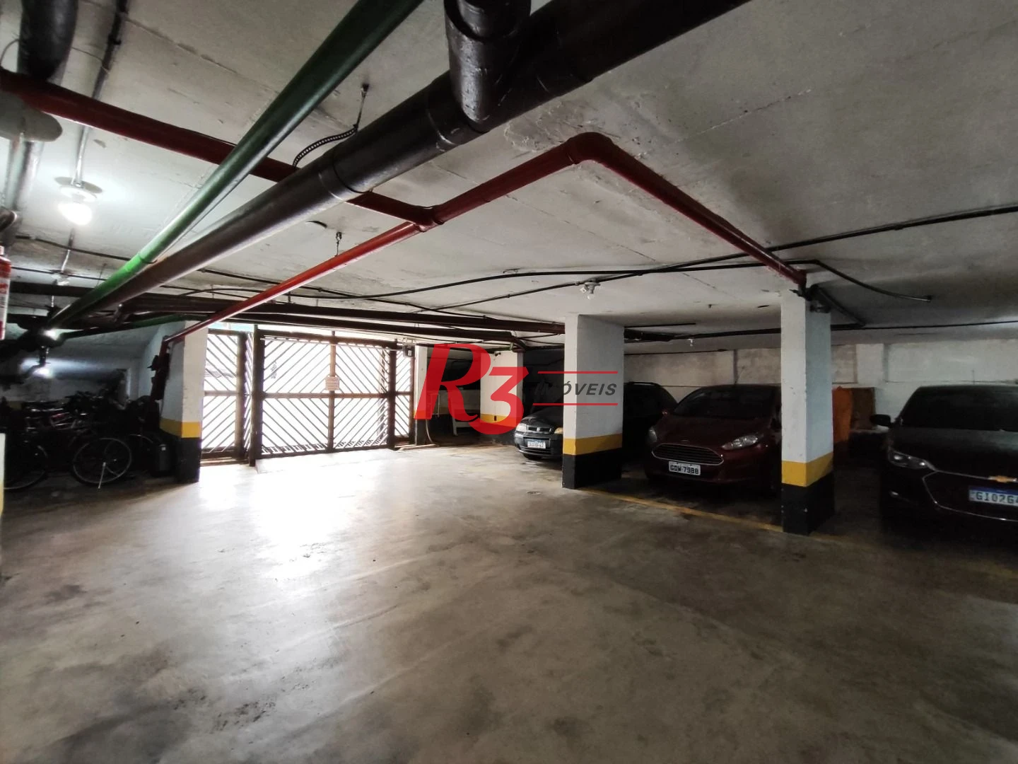 R3 REALESTATE VENDE OU ALUGA!  Cobertura Duplex de Frente com 105m2 venda por R$ 640.000 ou aluguel por R$ 4.000/mês - José Menino - Santos/SP