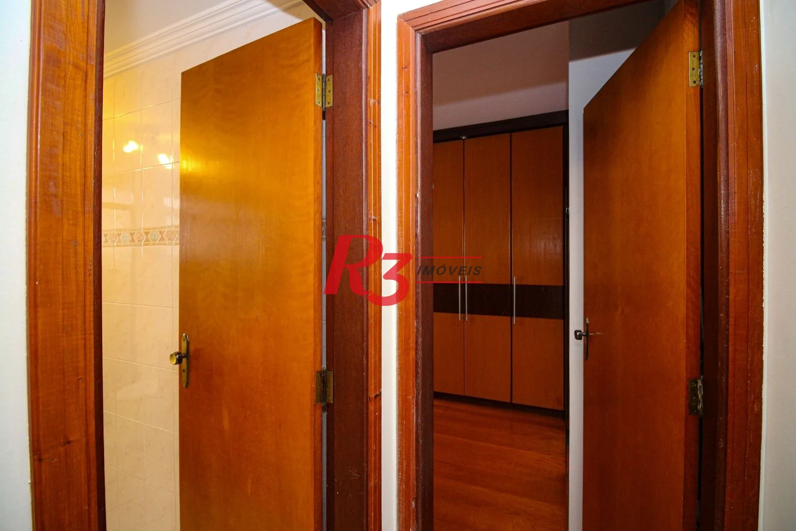 Apartamento com 2 dormitórios à venda, 77 m² por R$ 539.000,00 - Embaré - Santos/SP