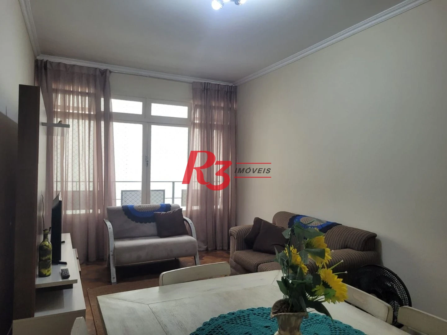 Apartamento com 2 dormitórios c Dependencia e Garagem Fechada