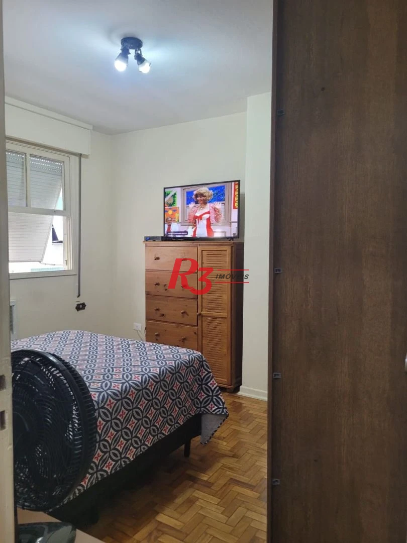 Apartamento com 2 dormitórios c Dependencia e Garagem Fechada