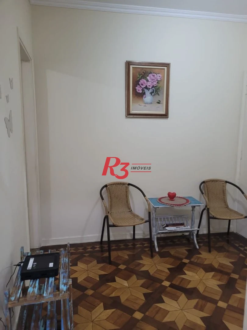 Apartamento com 2 dormitórios c Dependencia e Garagem Fechada