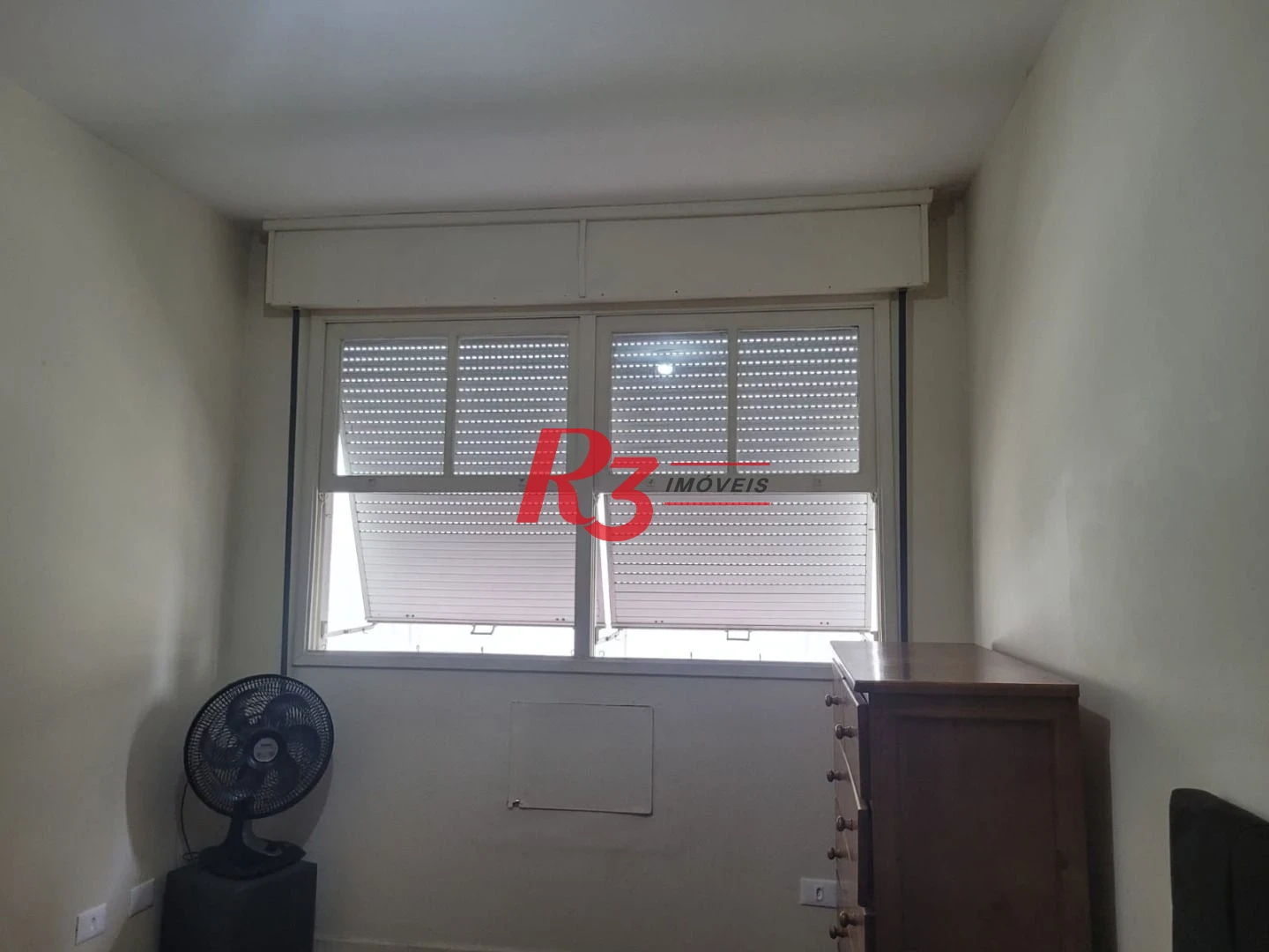 Apartamento com 2 dormitórios c Dependencia e Garagem Fechada