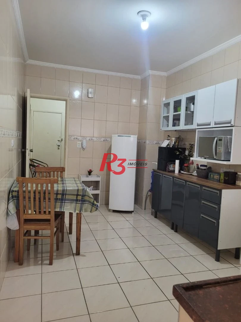 Apartamento com 2 dormitórios c Dependencia e Garagem Fechada