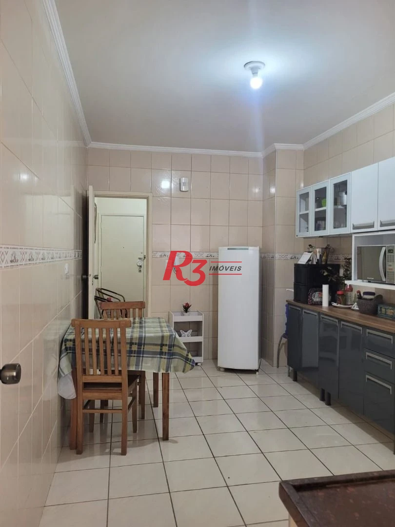 Apartamento com 2 dormitórios c Dependencia e Garagem Fechada