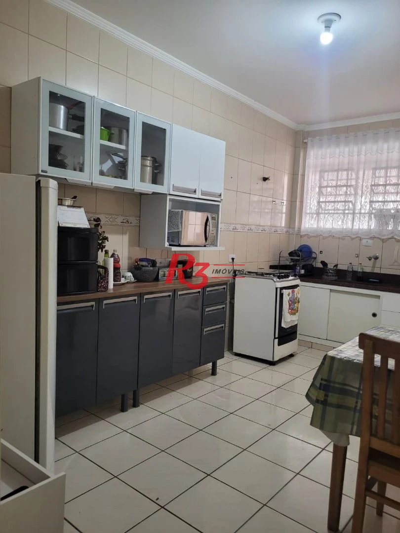 Apartamento com 2 dormitórios c Dependencia e Garagem Fechada