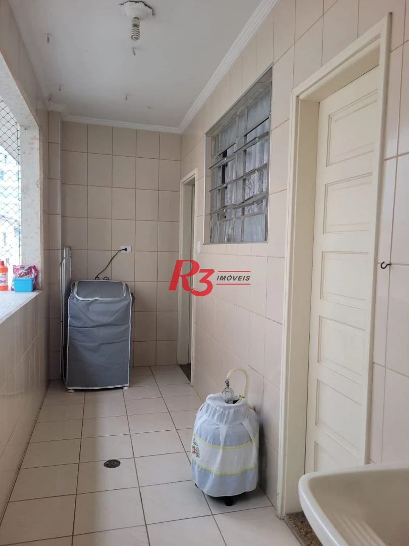 Apartamento com 2 dormitórios c Dependencia e Garagem Fechada