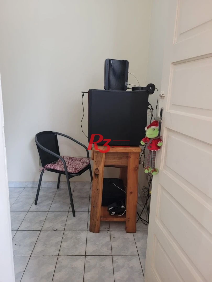 Apartamento com 2 dormitórios c Dependencia e Garagem Fechada