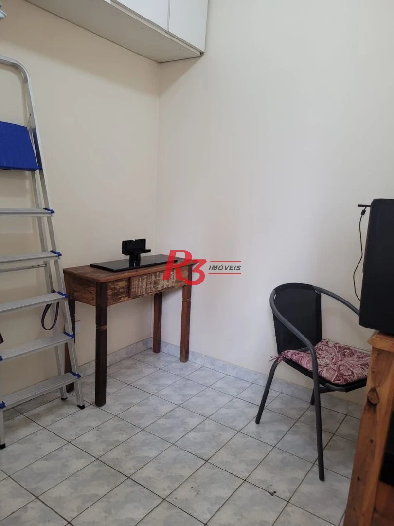 Apartamento com 2 dormitórios c Dependencia e Garagem Fechada