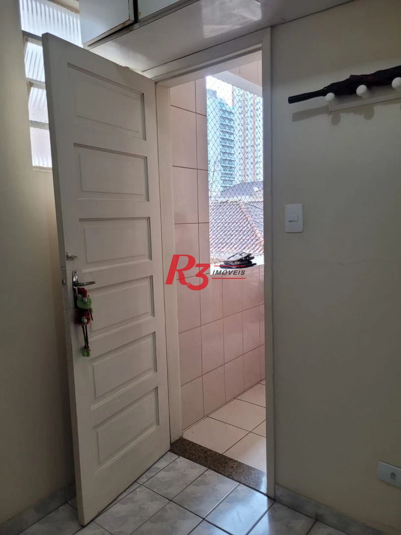 Apartamento com 2 dormitórios c Dependencia e Garagem Fechada