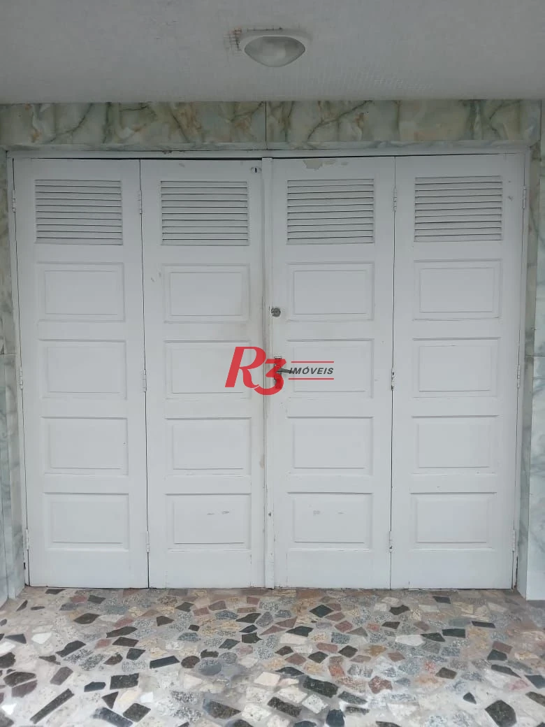 Apartamento com 2 dormitórios c Dependencia e Garagem Fechada