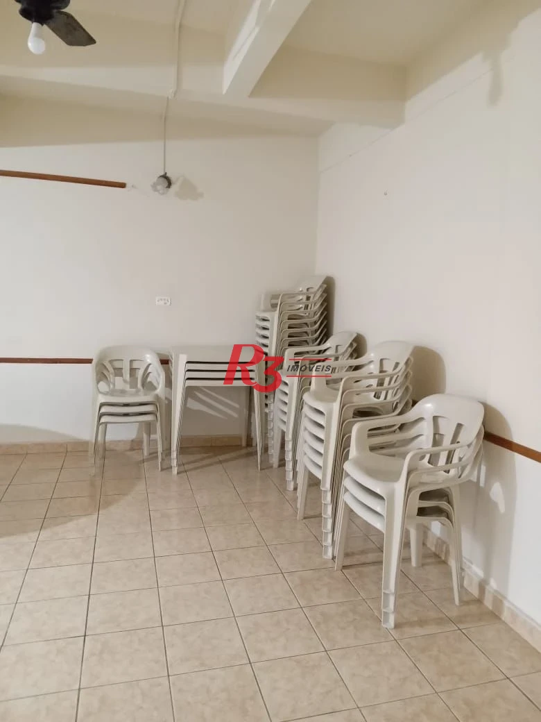 Apartamento com 2 dormitórios c Dependencia e Garagem Fechada