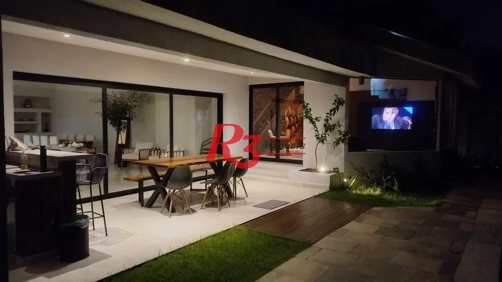 Casa com 6 dormitórios à venda, 400 m² por R$ 4.500.000,00 - Acapulco - Guarujá/SP
