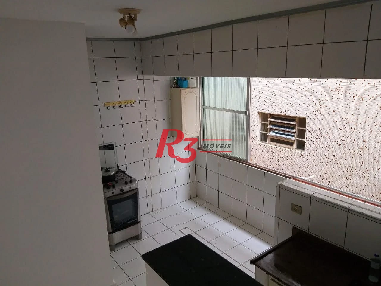 Apartamento com 2 dormitórios à venda, 75 m² por R$ 380.000,00 - Gonzaga - Santos/SP