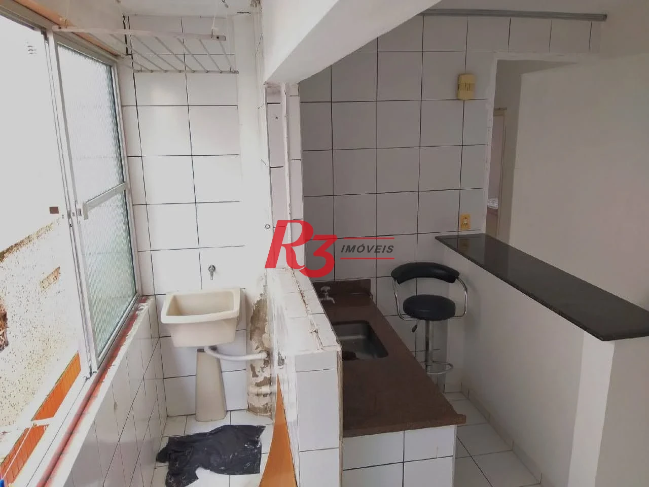 Apartamento com 2 dormitórios à venda, 75 m² por R$ 380.000,00 - Gonzaga - Santos/SP
