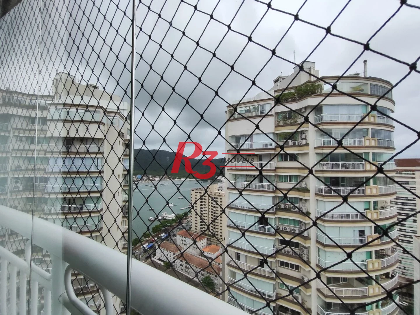 R3 REAL ESTATE VENDE! Apartamento andar alto com Vista Mar 3 dormitórios à venda, 199 m² por R$ 2.765.000 - Ponta da Praia - Santos/SP