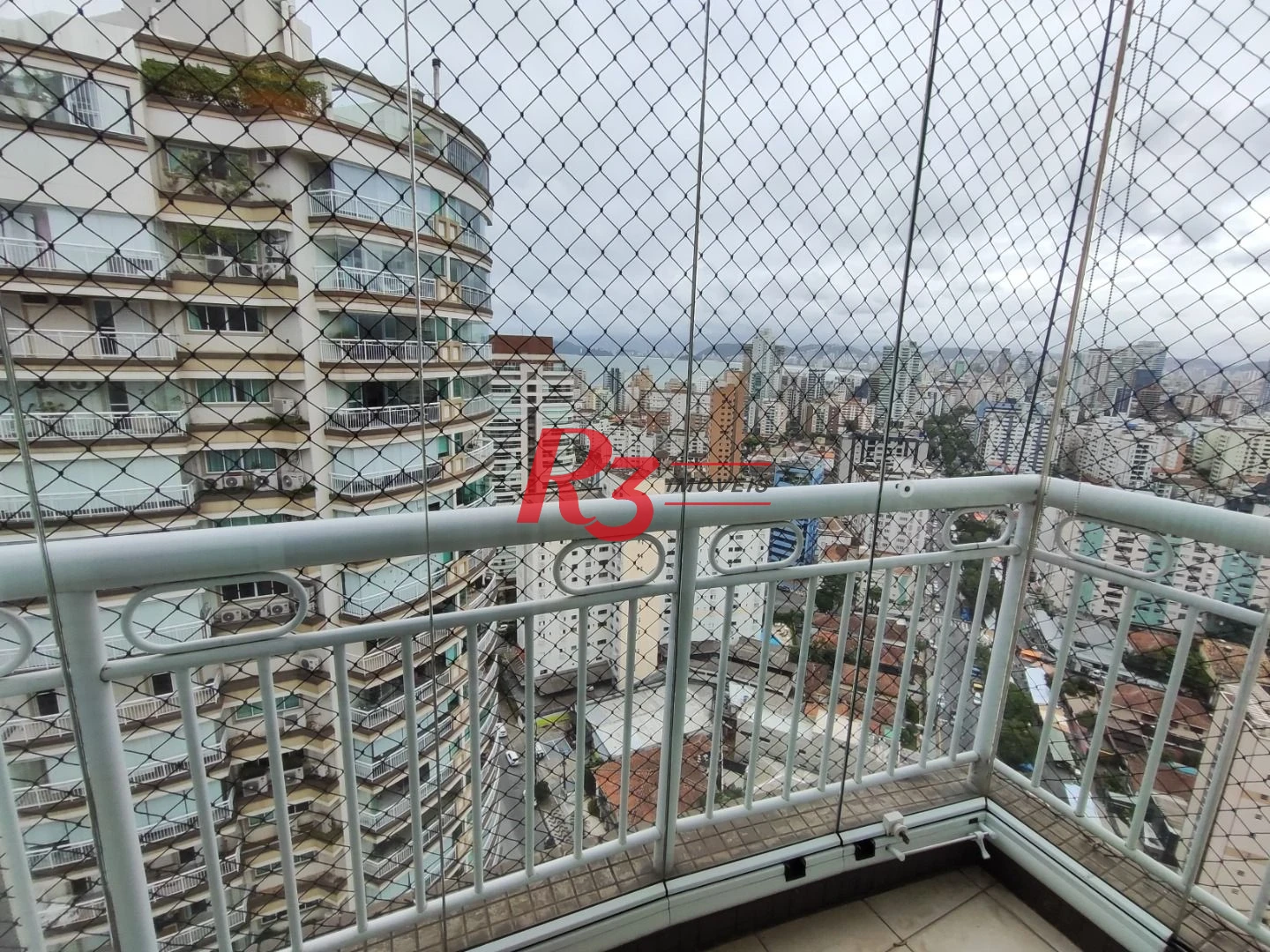 R3 REAL ESTATE VENDE! Apartamento andar alto com Vista Mar 3 dormitórios à venda, 199 m² por R$ 2.765.000 - Ponta da Praia - Santos/SP