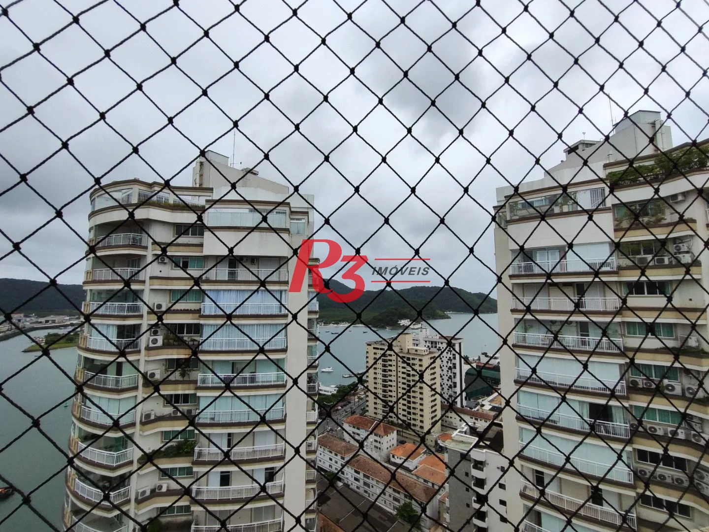 R3 REAL ESTATE VENDE! Apartamento andar alto com Vista Mar 3 dormitórios à venda, 199 m² por R$ 2.765.000 - Ponta da Praia - Santos/SP