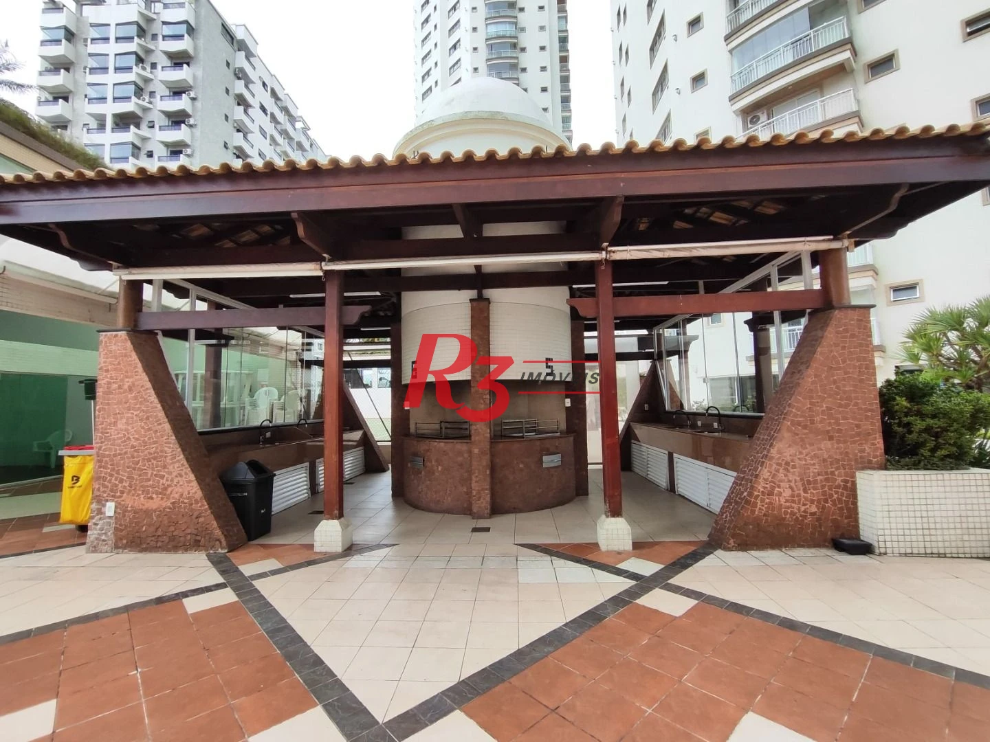 R3 REAL ESTATE VENDE! Apartamento andar alto com Vista Mar 3 dormitórios à venda, 199 m² por R$ 2.765.000 - Ponta da Praia - Santos/SP