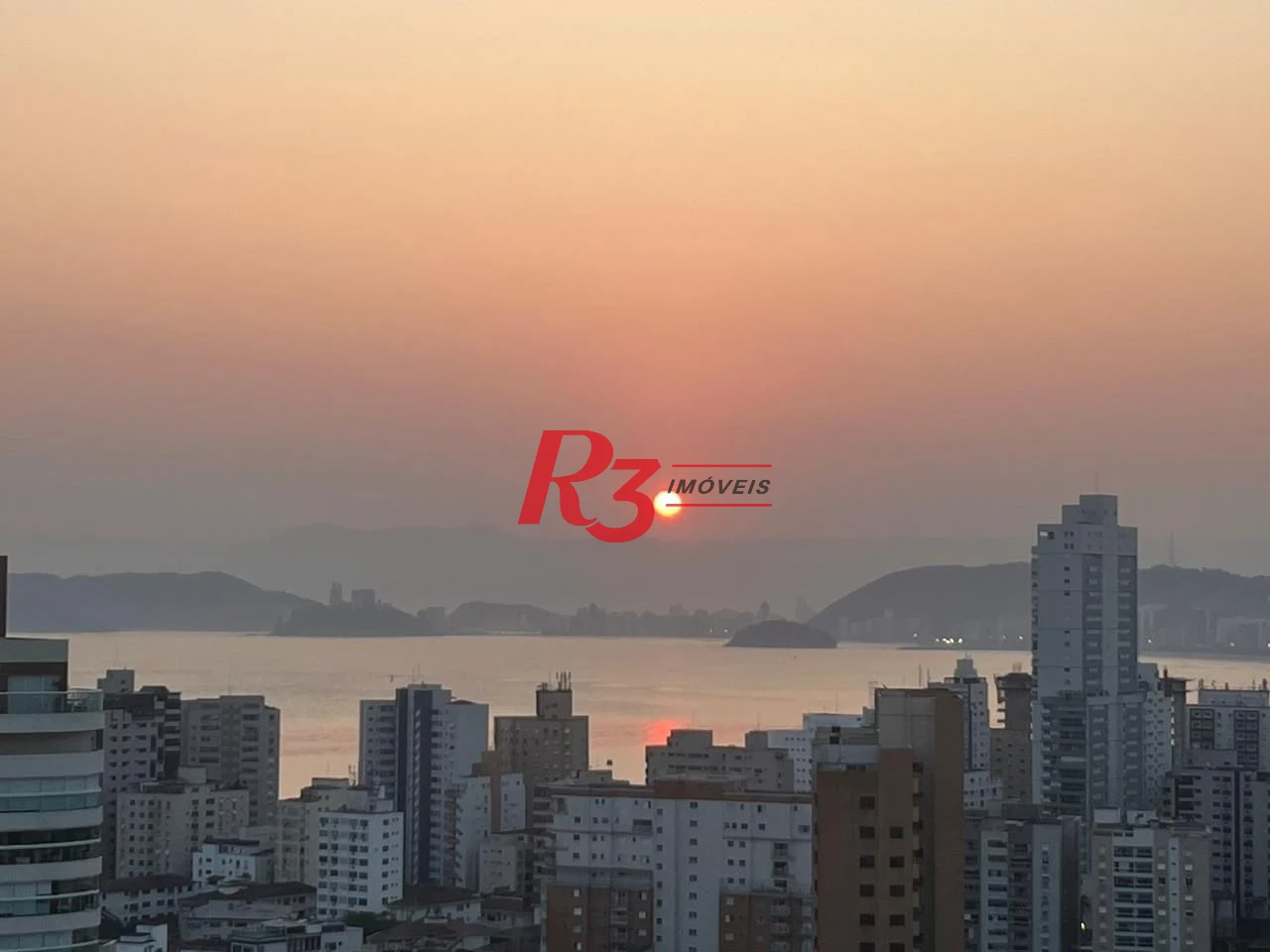 R3 REAL ESTATE VENDE! Apartamento andar alto com Vista Mar 3 dormitórios à venda, 199 m² por R$ 2.765.000 - Ponta da Praia - Santos/SP
