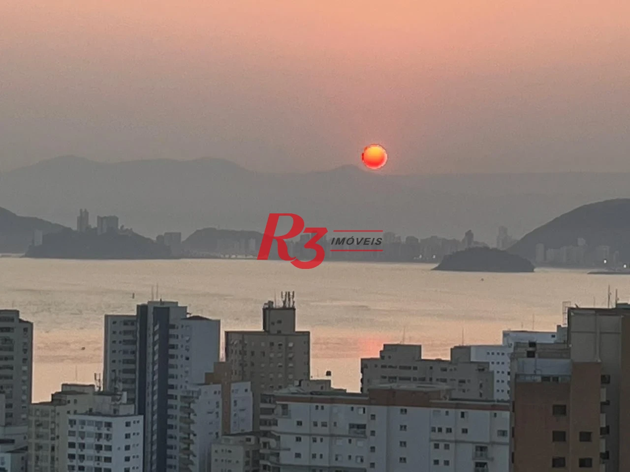 R3 REAL ESTATE VENDE! Apartamento andar alto com Vista Mar 3 dormitórios à venda, 199 m² por R$ 2.765.000 - Ponta da Praia - Santos/SP