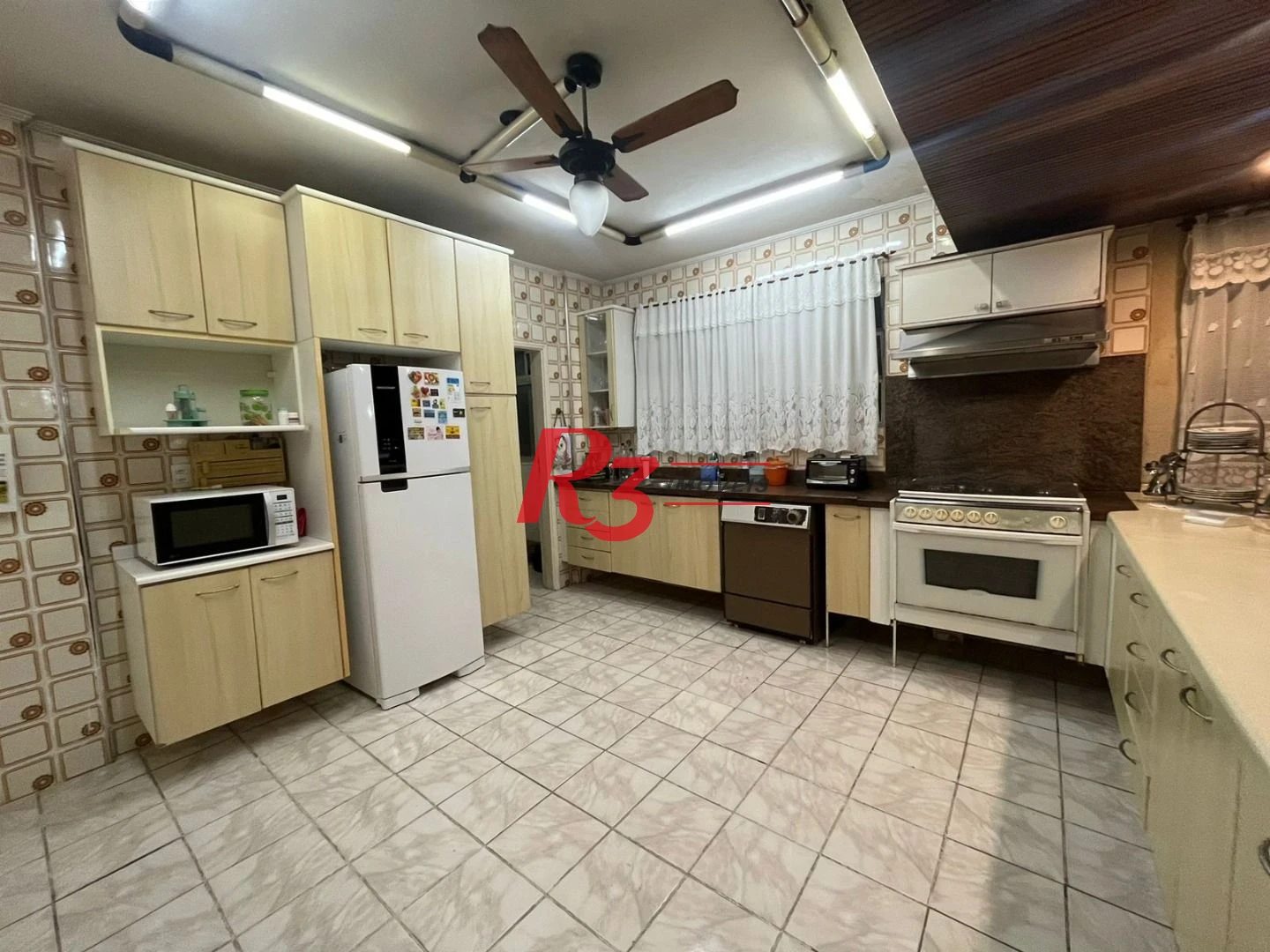 Apartamento com 3 dormitórios à venda, 133 m² por R$ 690.000,00 - Gonzaga - Santos/SP