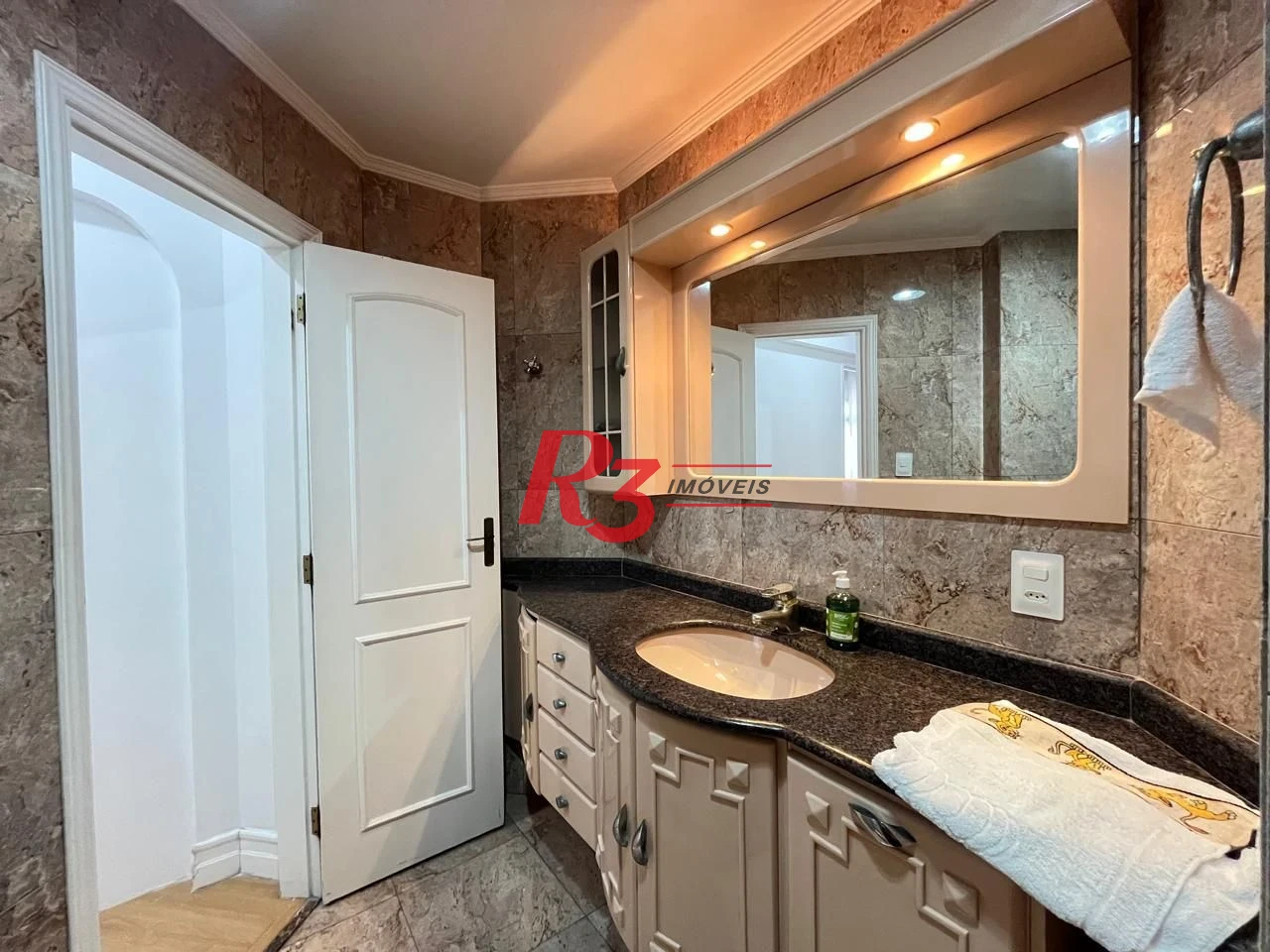 Apartamento à venda, 130 m² por R$ 855.000,00 - Encruzilhada - Santos/SP