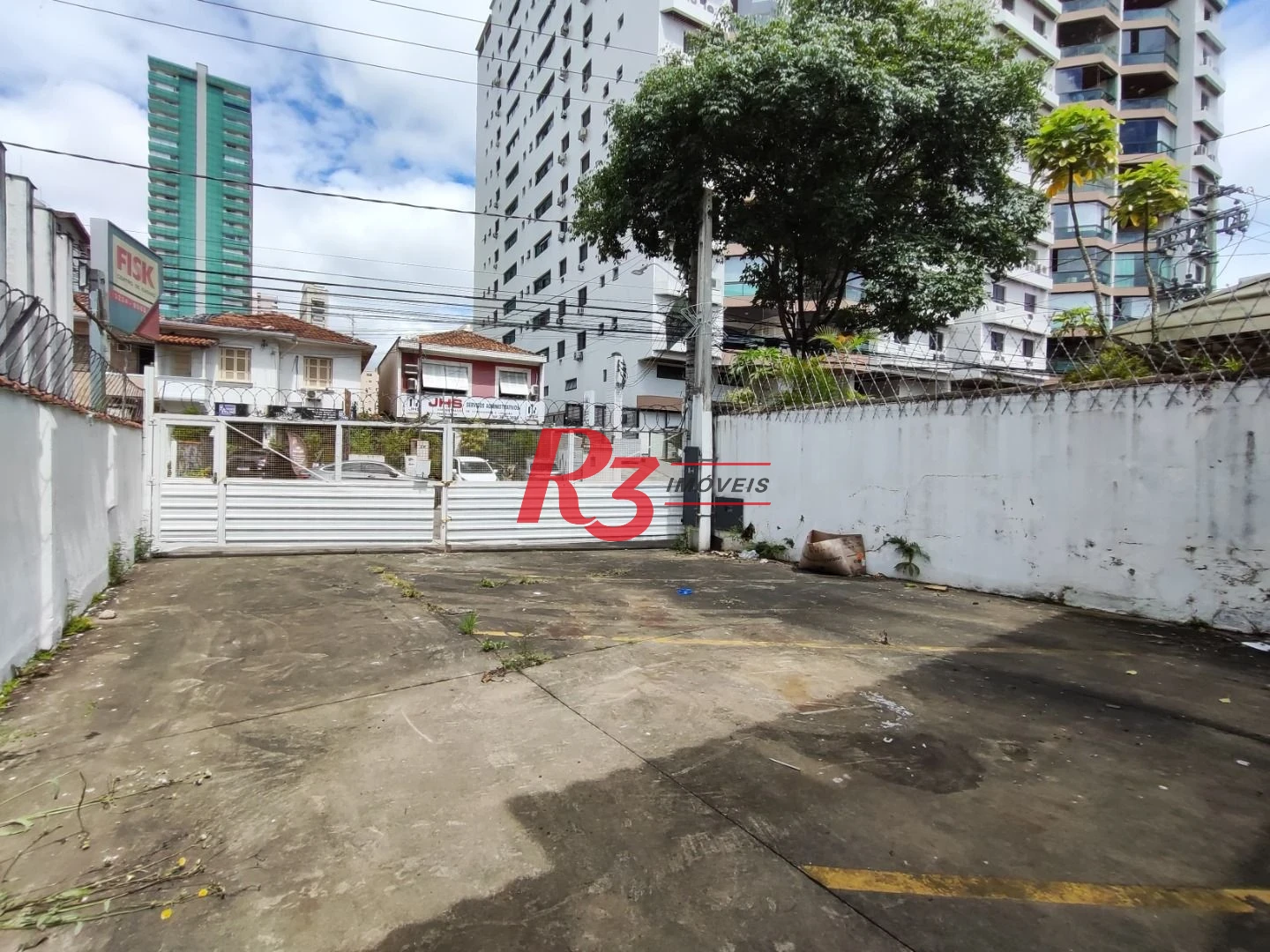 R3 REAL ESTATE VENDE! Sobrado com 3 dormitórios, 346 m² por R$ 4.640.000 - Boqueirão - Santos/SP