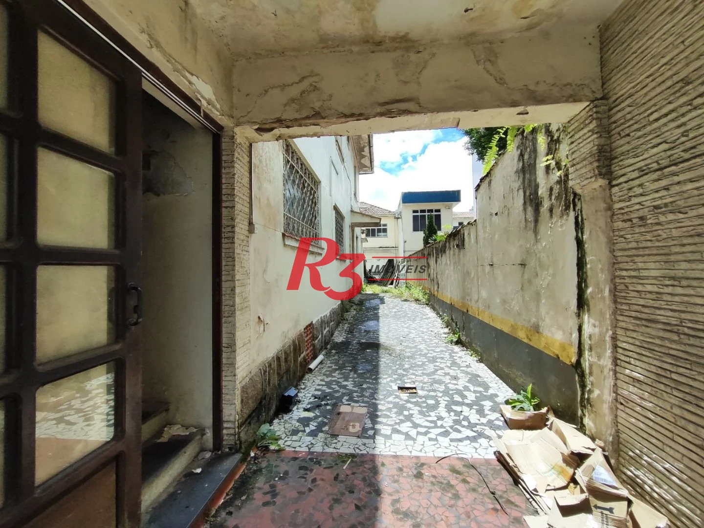 R3 REAL ESTATE VENDE! Sobrado com 3 dormitórios, 346 m² por R$ 4.640.000 - Boqueirão - Santos/SP