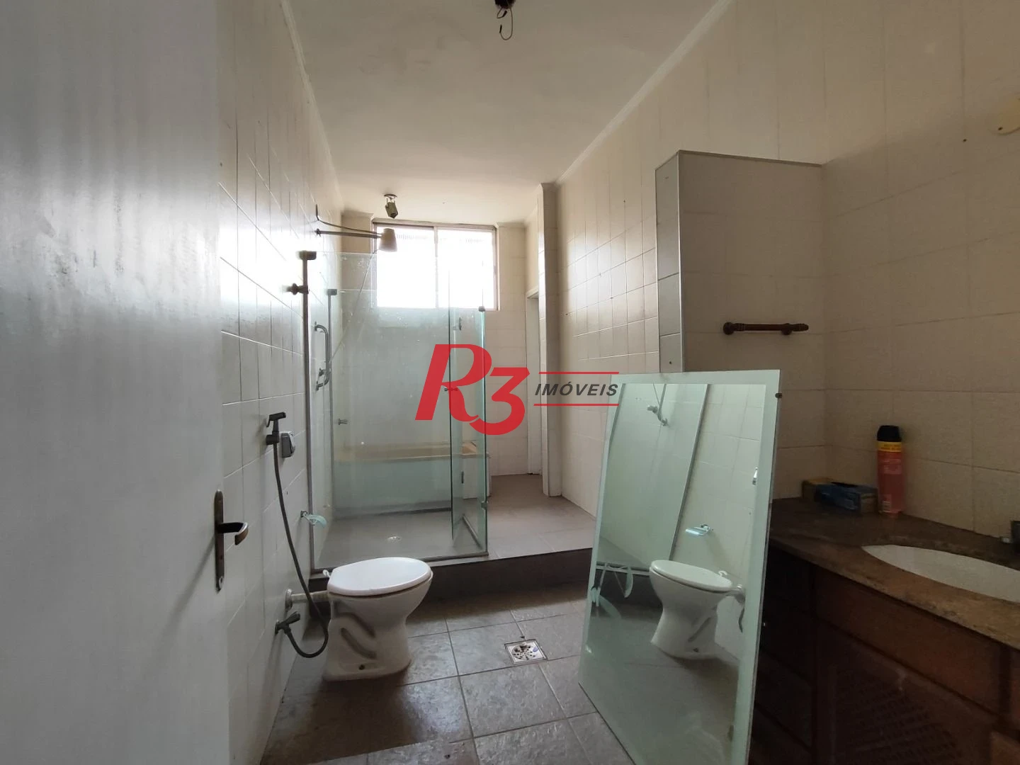 R3 REAL ESTATE VENDE! Sobrado com 3 dormitórios, 346 m² por R$ 4.640.000 - Boqueirão - Santos/SP