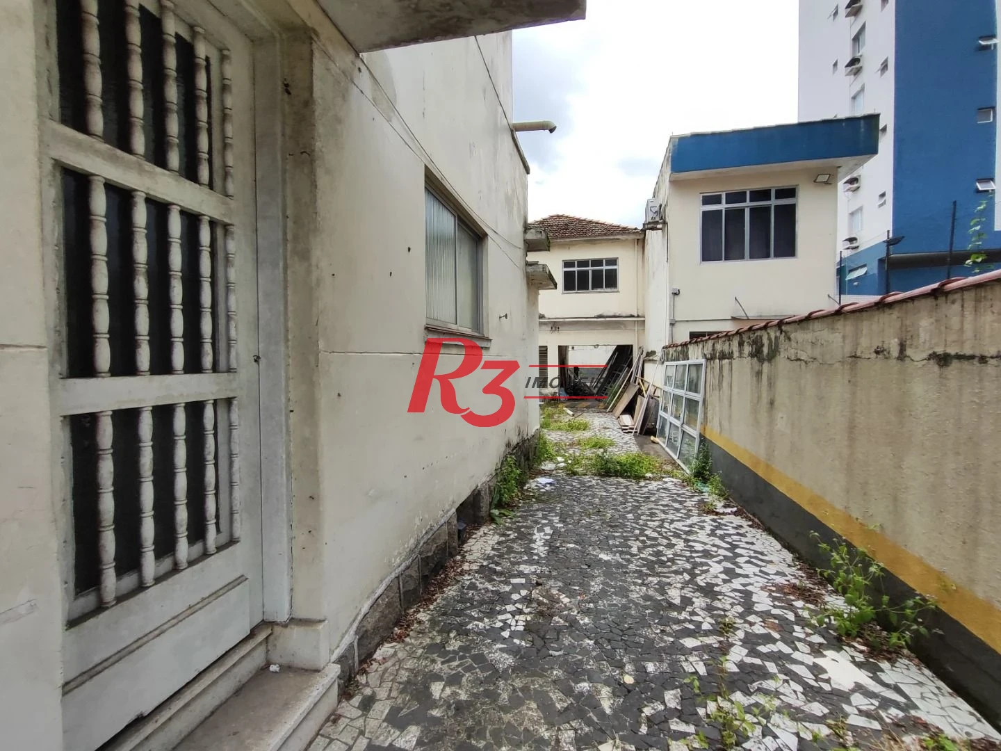 R3 REAL ESTATE VENDE! Sobrado com 3 dormitórios, 346 m² por R$ 4.640.000 - Boqueirão - Santos/SP